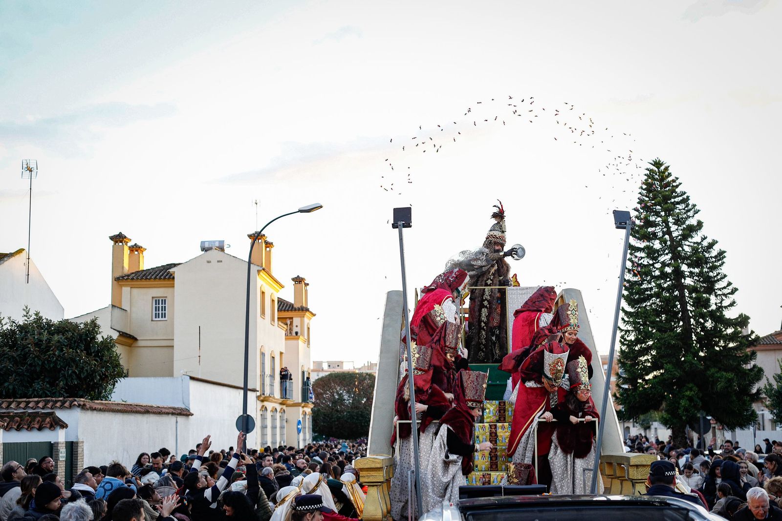 Las imágenes de la cabalgata de los Reyes Magos de San Fernando 2026