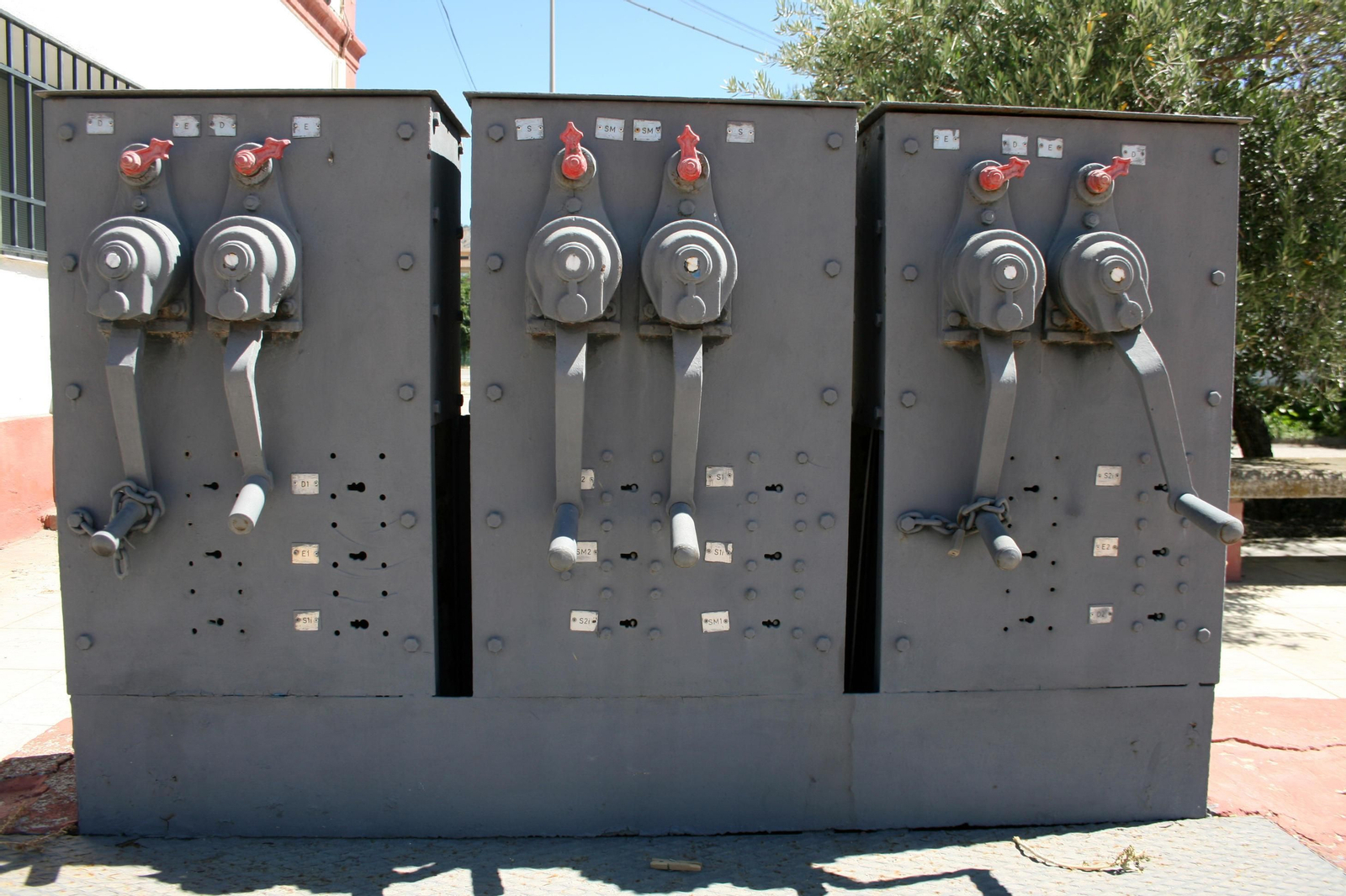 Así está la línea de tren convencional Granada-Bobadilla y algunas estaciones