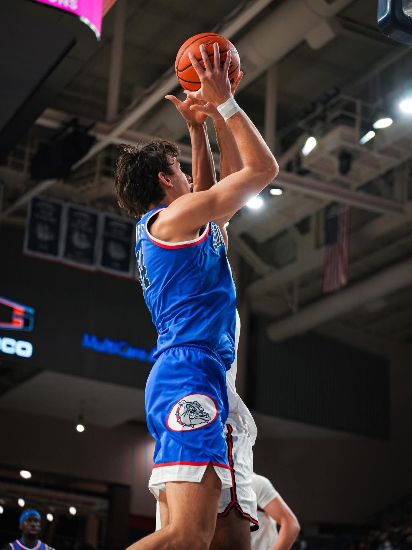 NCAA: Mario Saint Supéry suma minutos y confianza en Gonzaga