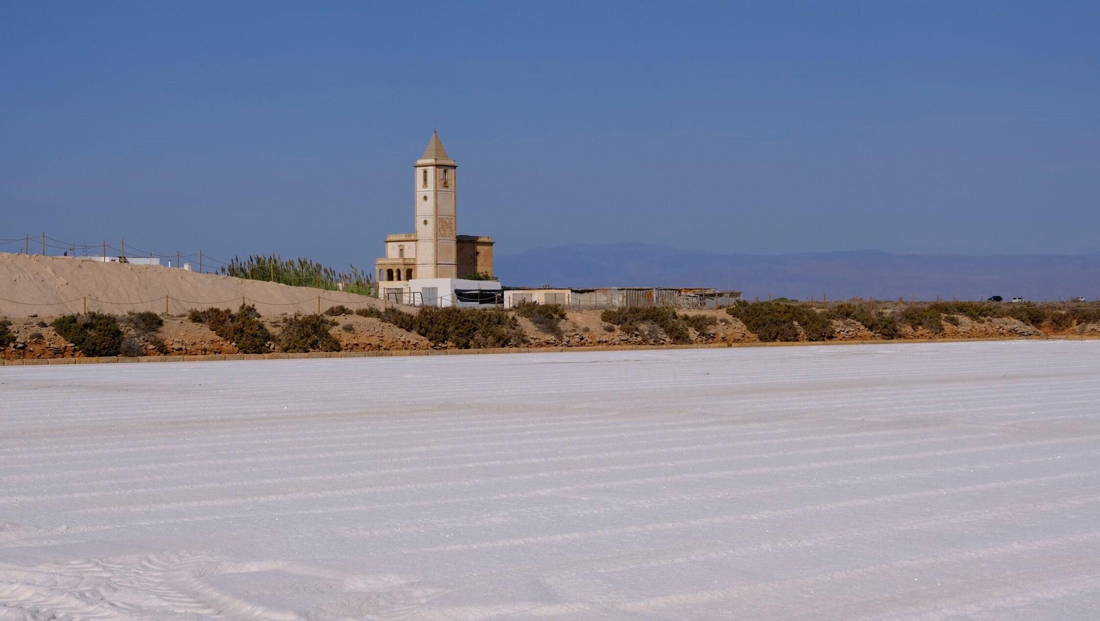 Sal recién extaída en las Salinas de Cabo de Gata.