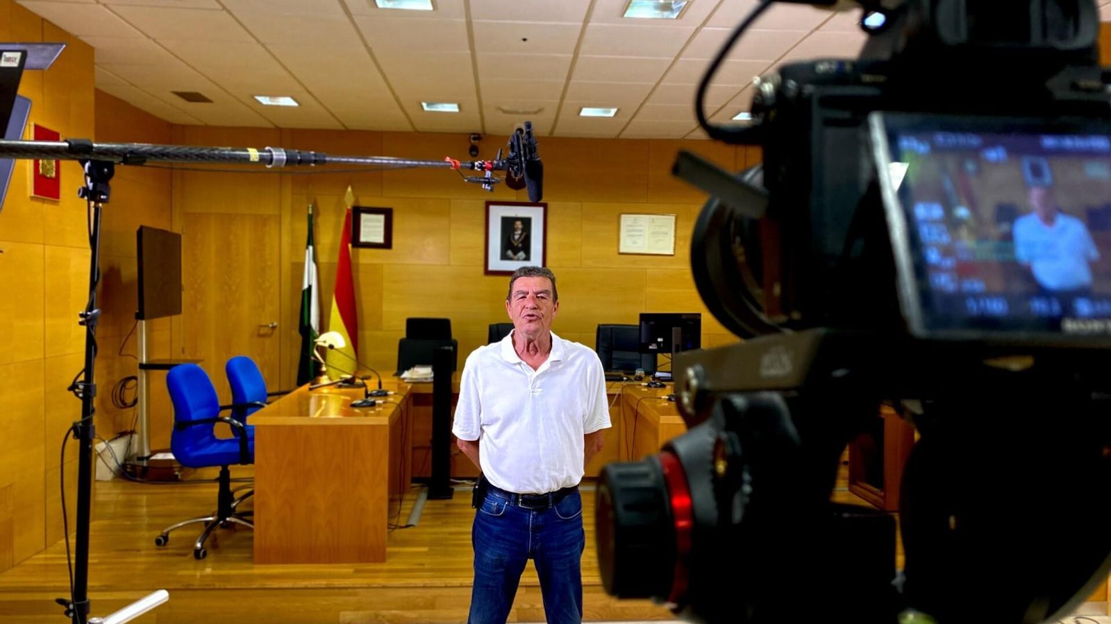 Un momento del rodaje de la entrevista al juez Emilio Calatayud.