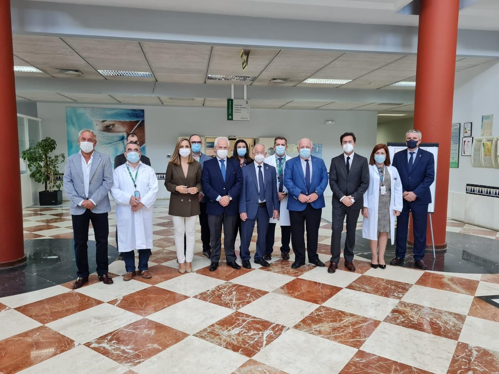 Visita de Jesús Aguirre al Hospital de Poniente.