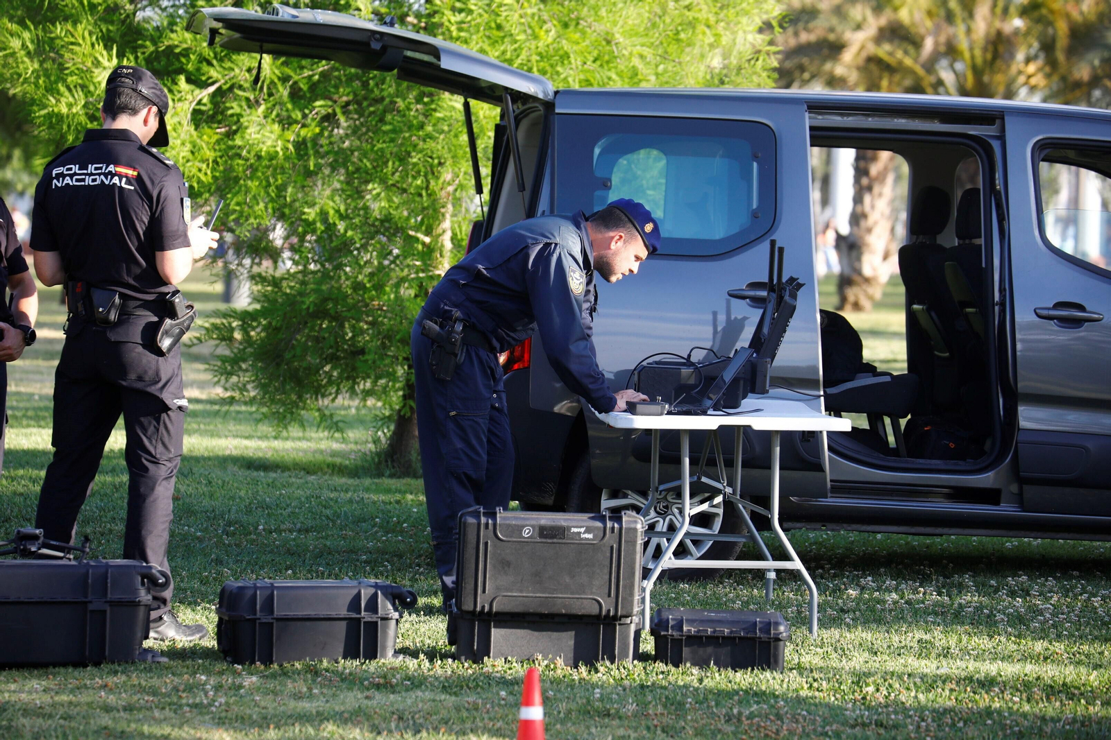 Las imágenes de los drones de la Policía Nacional que vigilan la Feria de Córdoba Las imágenes de los drones de la Policía Nacional que vigilan la Feria de Córdoba
