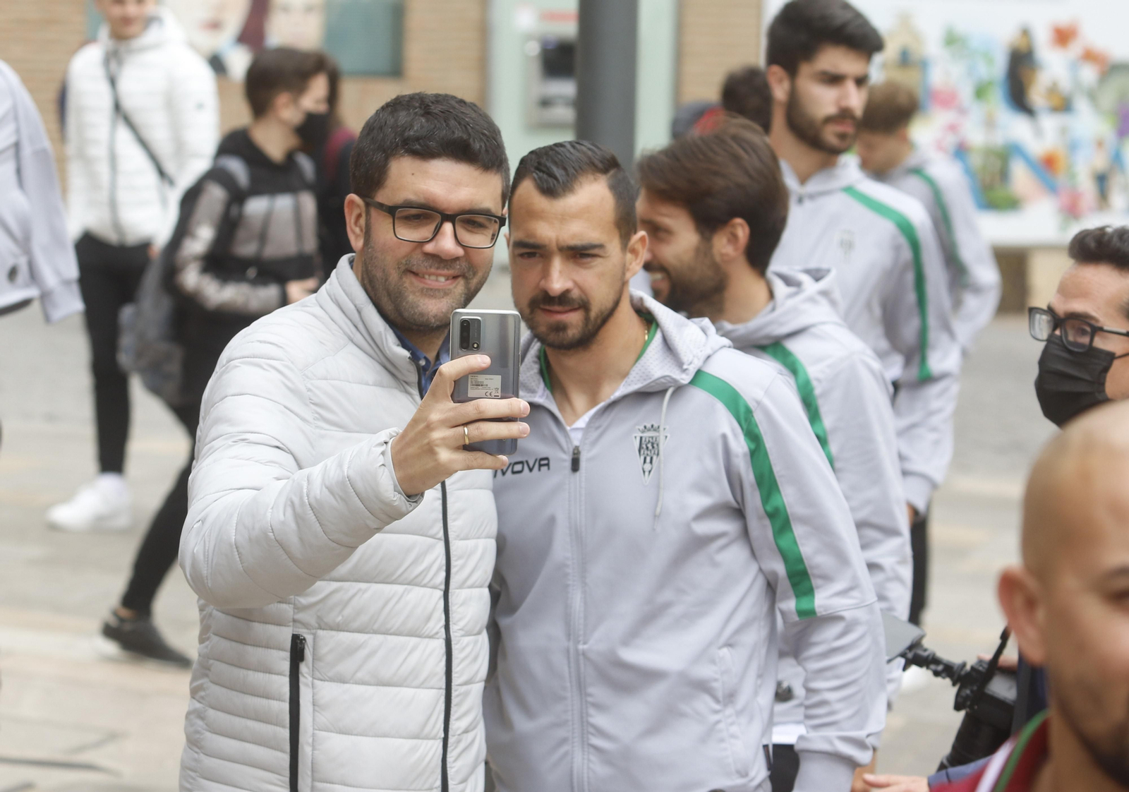 La recepción del Ayuntamiento al Córdoba CF por su ascenso a Primera RFEF, en imágenes