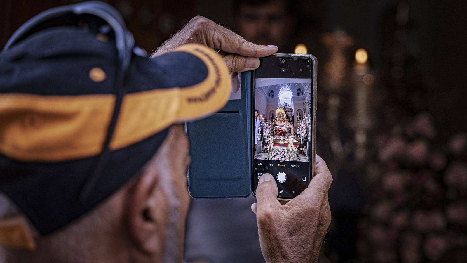 Primer día del besamanos extraordinario por el 75 aniversario del Dogma de la Asunción en Cádiz