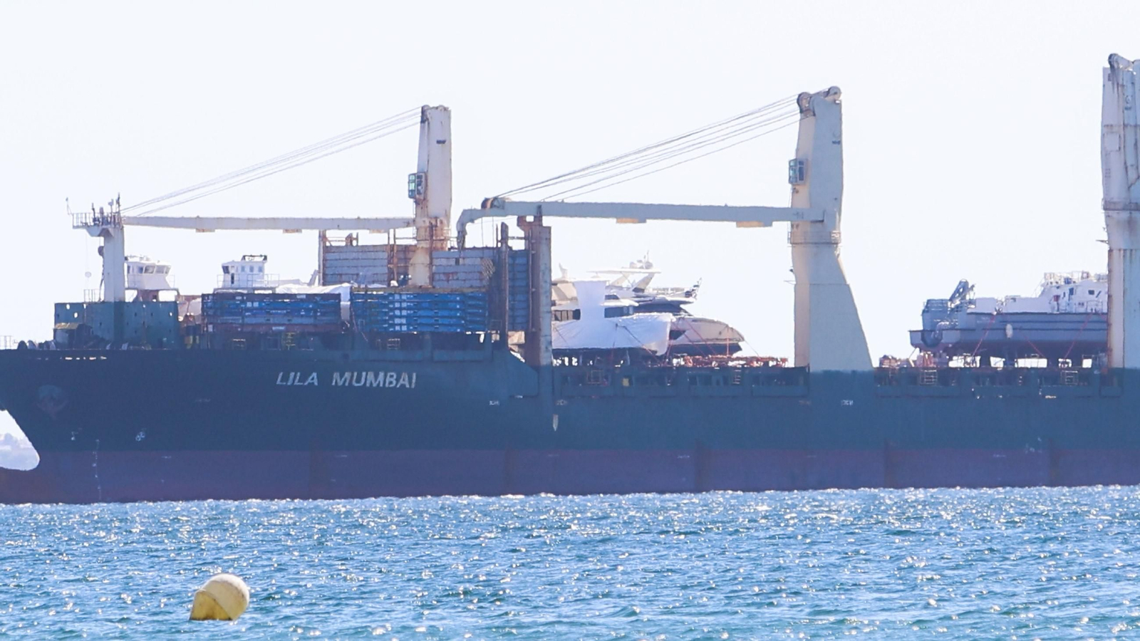 El 'Lila Mumbai', en la bahía de Algeciras.