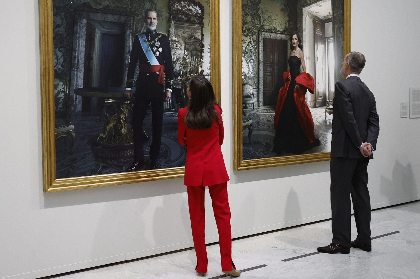 Las fotos de la visita de los Reyes a la exposición con los retratos de Annie Leibovitz