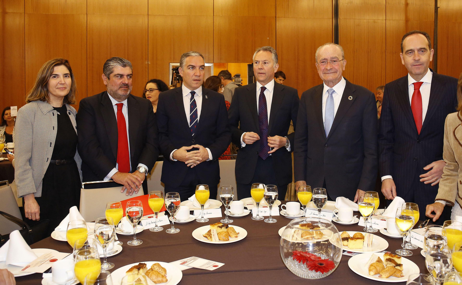 Las imágenes del foro joly con Elías Bendodo
