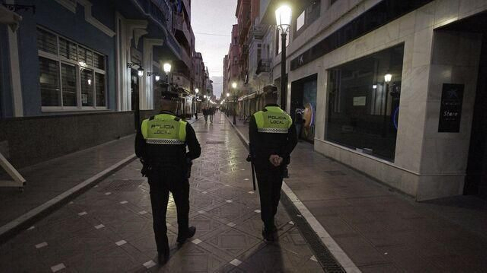 Policías locales de La Línea, de patrulla