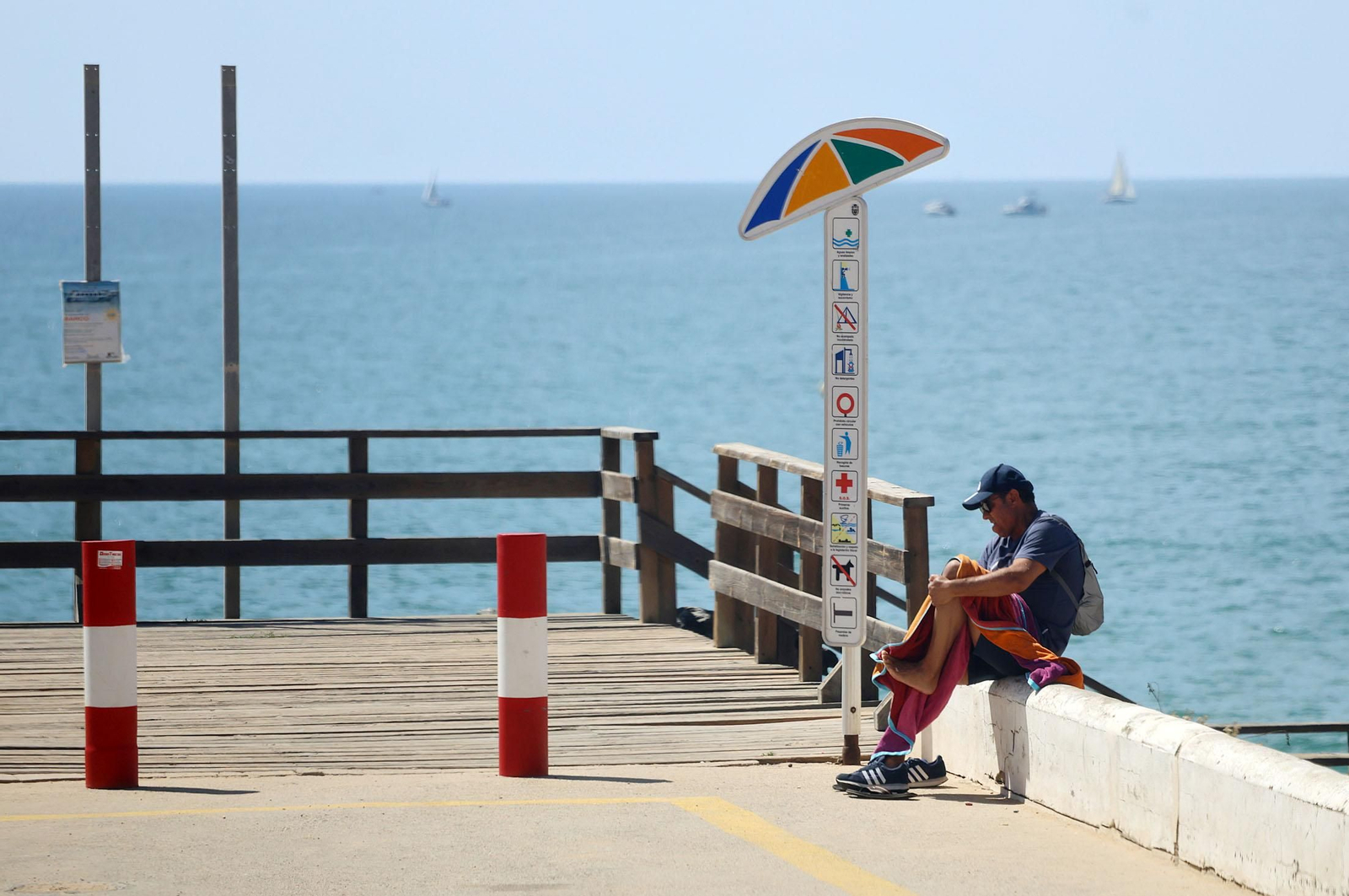 Imágenes del ambiente en las playas de Huelva durante la mañana del domingo