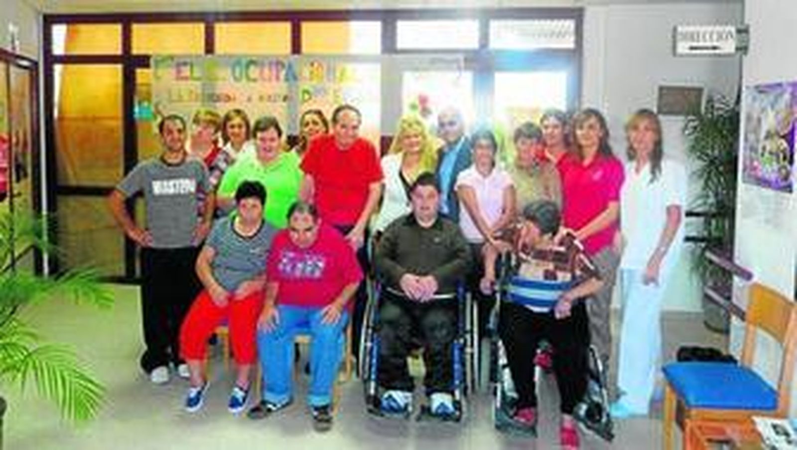 Foto de familia de los usuarios del centro Virgen del Río.