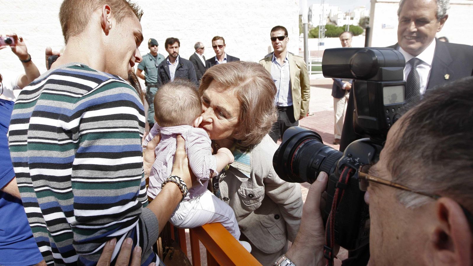 Visita de la reina Sofía a Vera tras las inundaciones.
