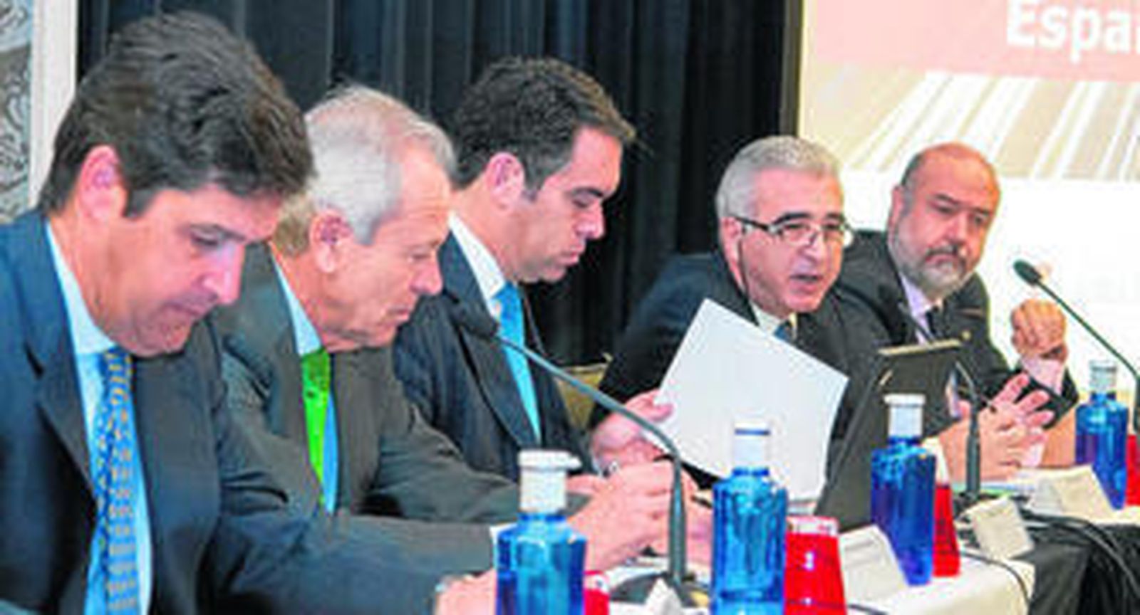 Leopoldo Parias, José Pozo Barahona, Rafael Navas, Tirso Santos y José Abraham Carrascosa, durante la primera conferencia celebrada ayer en la jornada técnica.