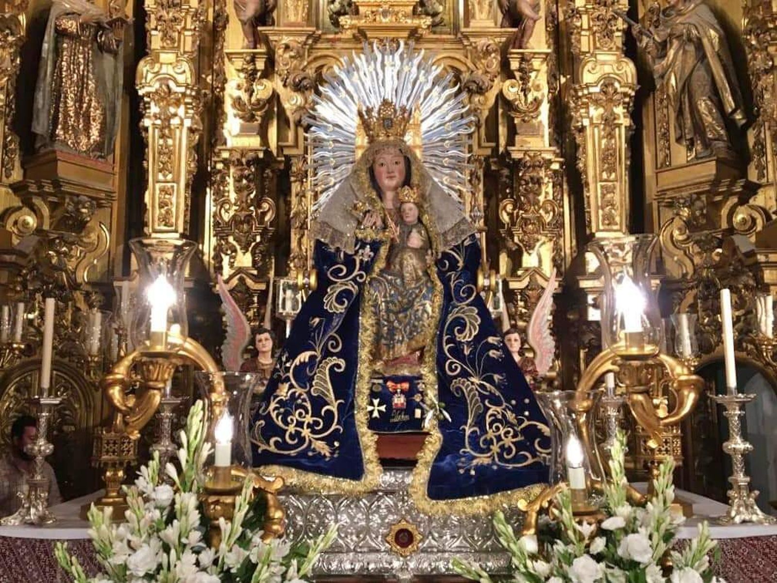 La Virgen de Valme, ya en sus andas para el traslado de este jueves.