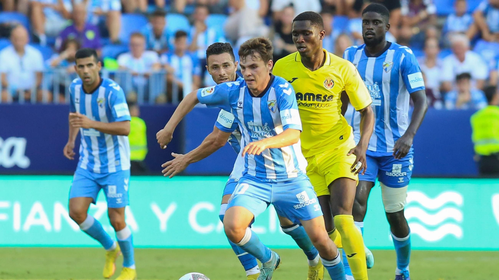 Aleix Febas con la camiseta del Málaga CF.