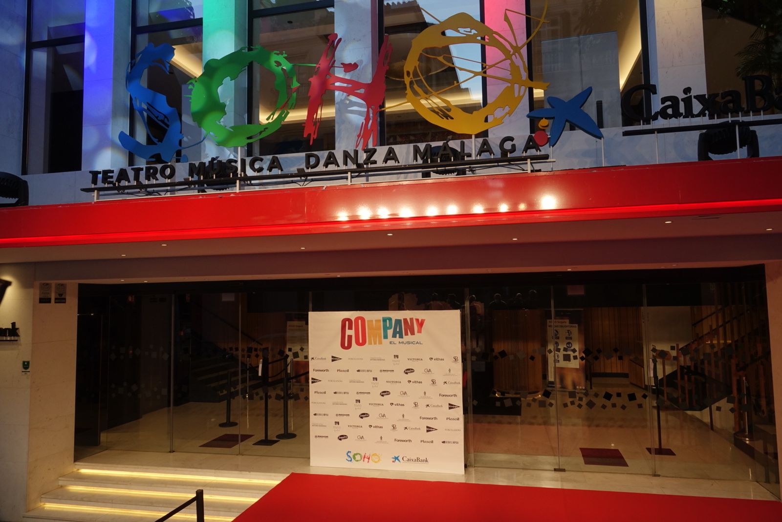 Las fotos de la alfombra roja por el estreno de 'Company' con Banderas en el Teatro del Soho