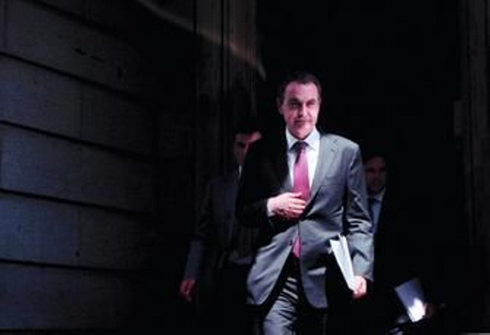 José Luis Rodríguez Zapatero, ayer, a su llegada a la Comisión de Control al Gobierno, que se celebró en el Congreso.