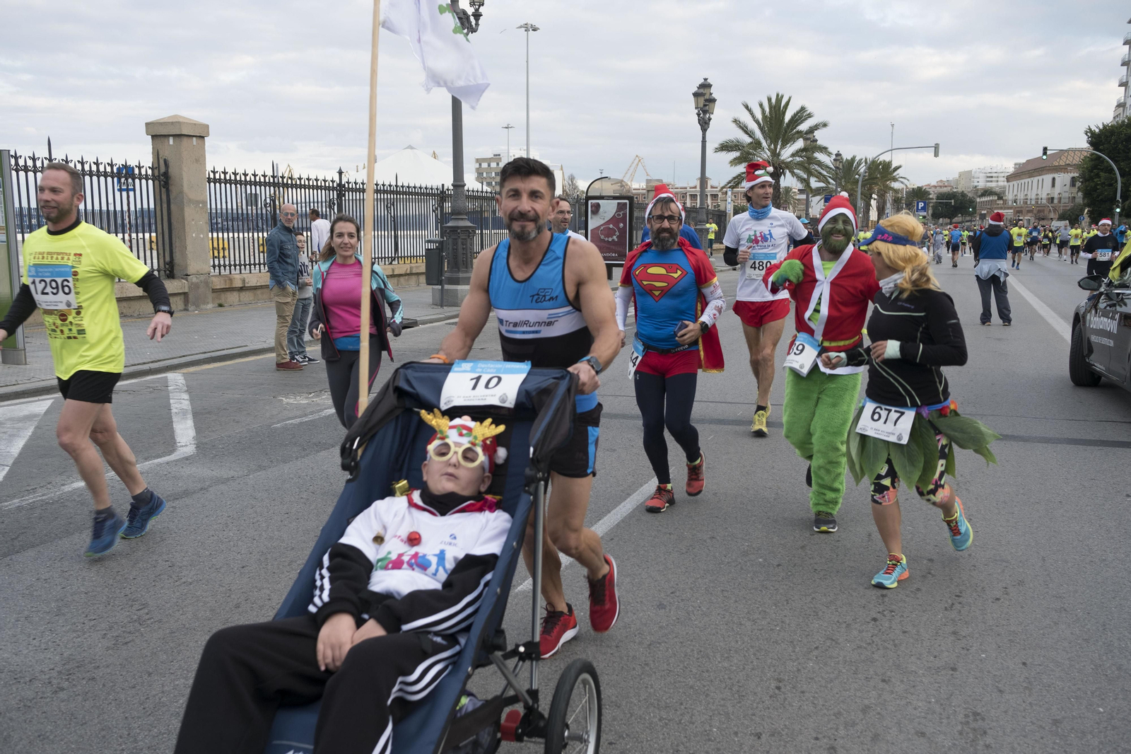 Las imágenes de la segunda edición de la San Silvestre gaditana