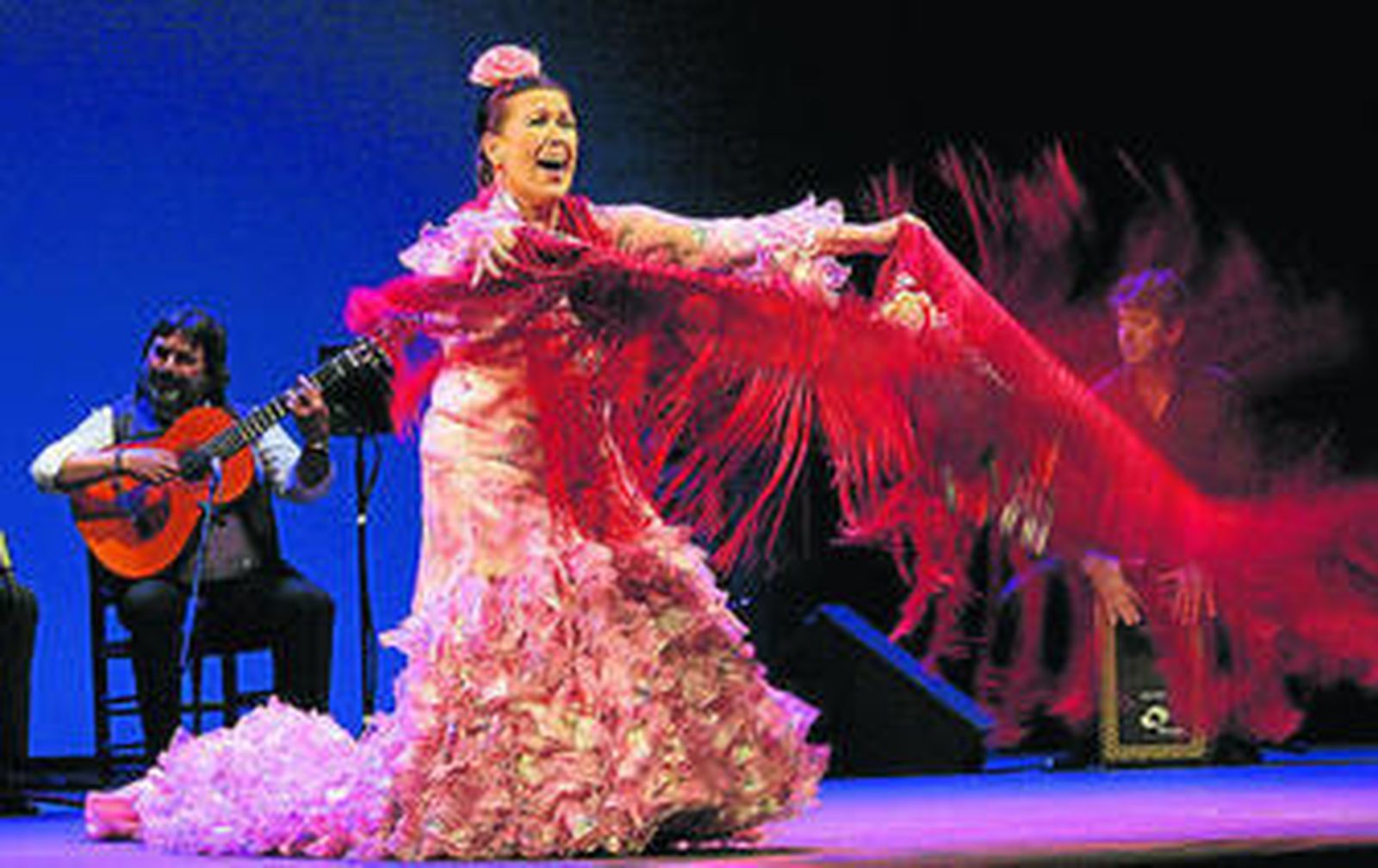 Pepa Montes con bata de cola en el Lope. Al toque, Ricardo Miño.