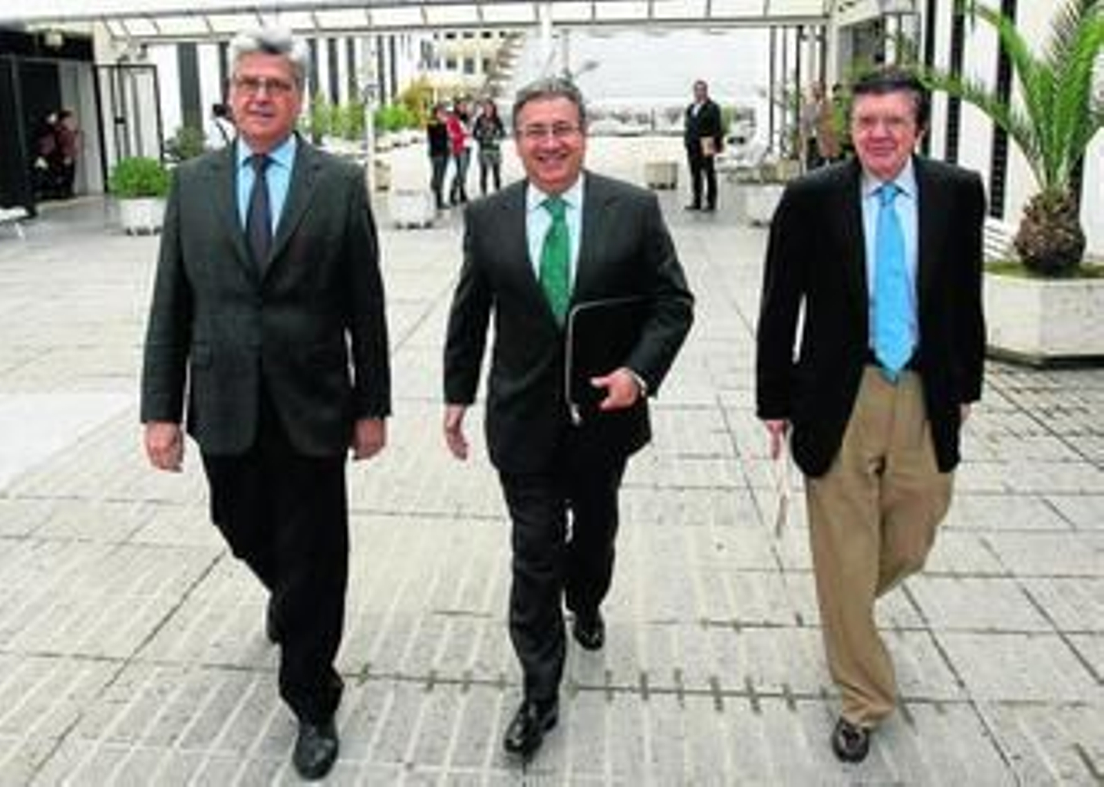 Javier Landa, Juan Ignacio Zoido y Joaquín Revuelta, a su llegada a la sesión constitutiva del CESS.