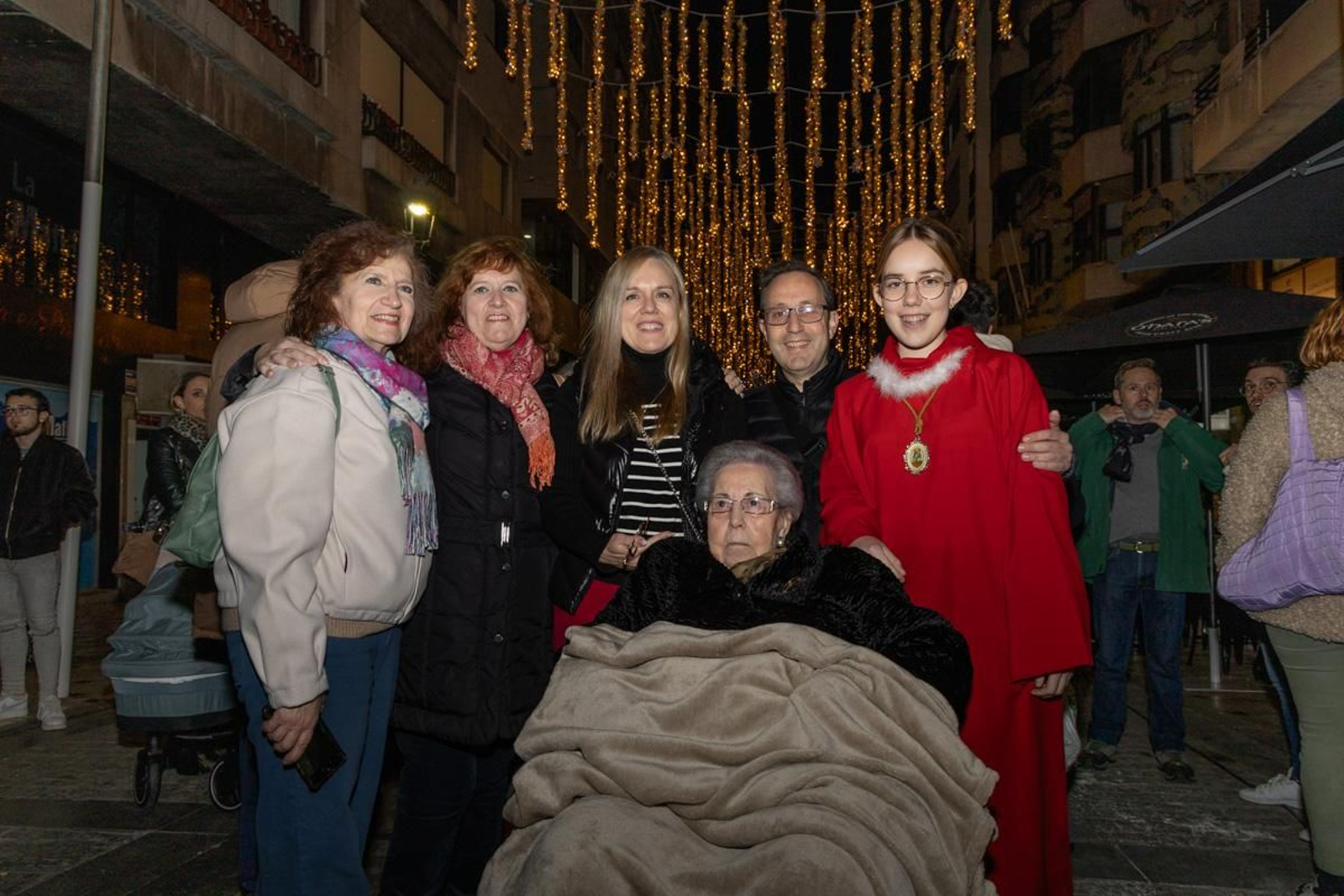 Jaén enciende su Navidad con sus habitantes echados a la calle