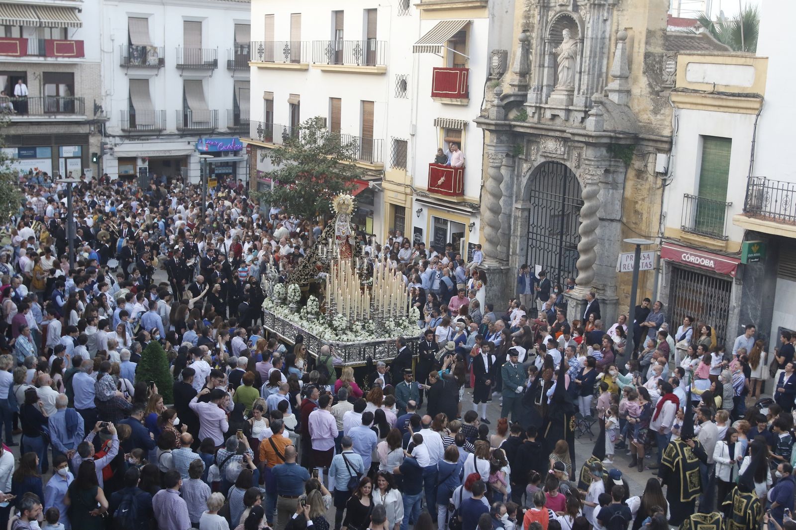 Viernes Santo en Córdoba: la procesión de los Dolores, en imágenes