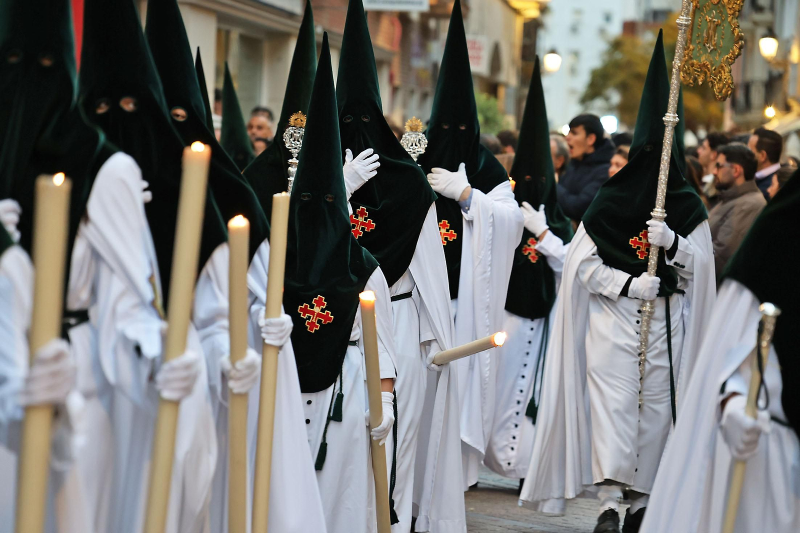 Miércoles Santo: La Hermandad de La Esperanza por las calles de Huelva