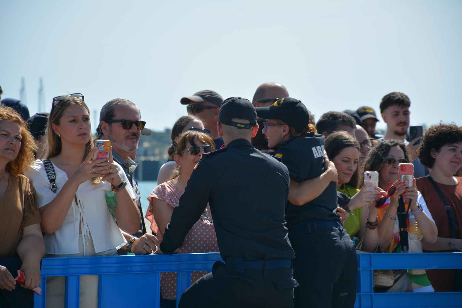 Las imágenes de la despedida de la fragata 'Navarra' de la Armada en la Base de Rota