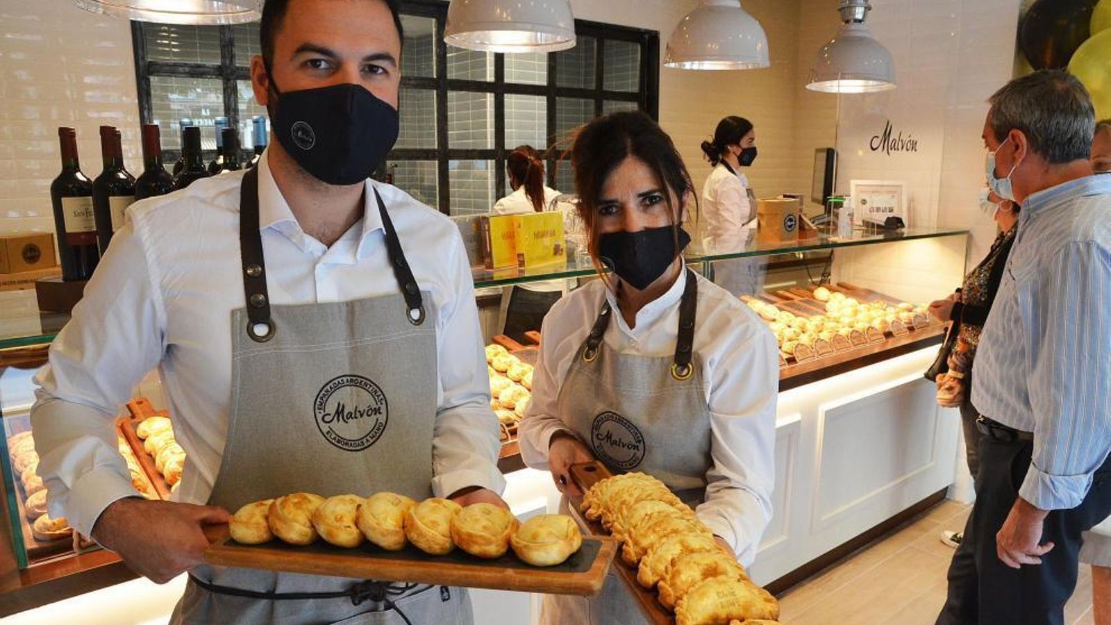 Malvón abre su primera tienda de empanadas argentinas en Granada