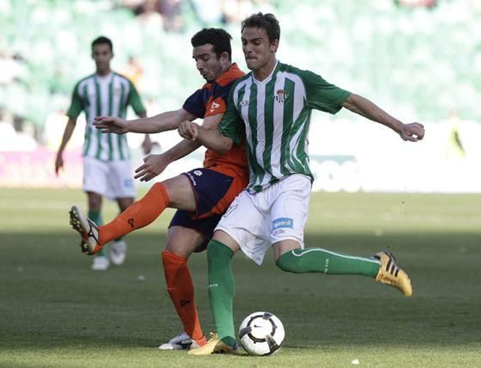 El Betis pierde en el Ruiz de Lopera ante el Girona. / Antonio Pizarro