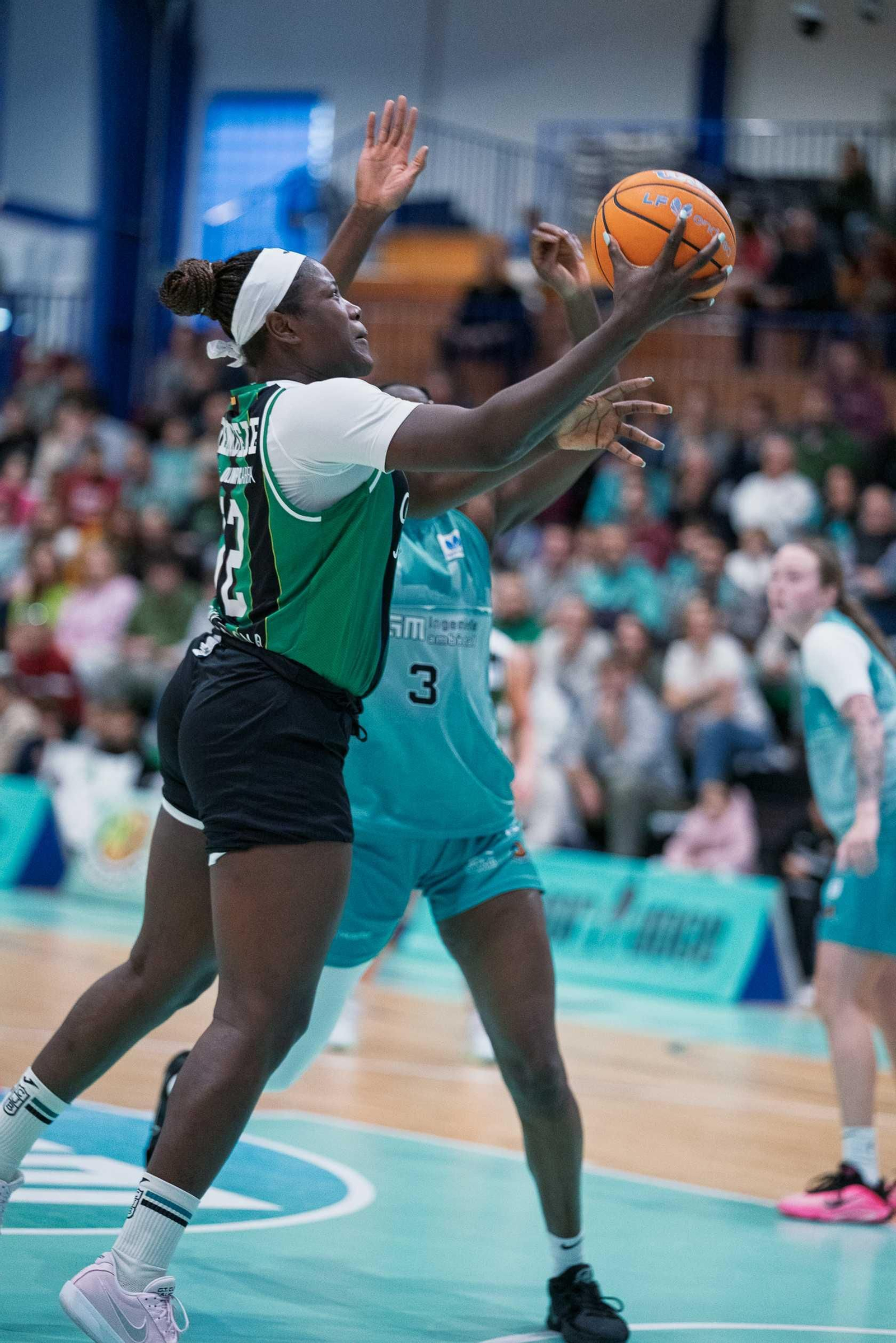 Gran remontada del CAB Estepona ante el Joventut (66-62)