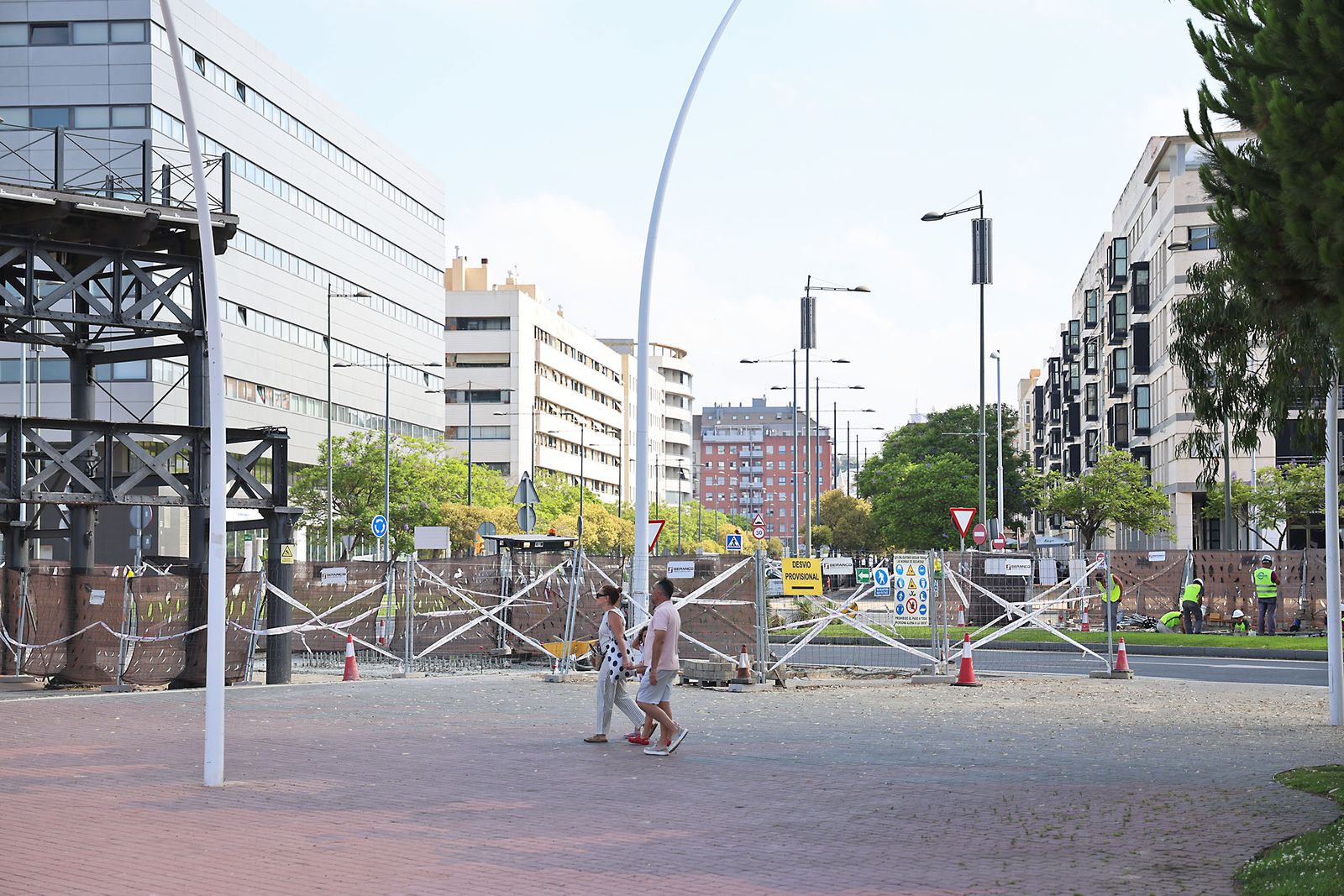 Imágenes del ambiente en el entorno del Paseo de la Ría
