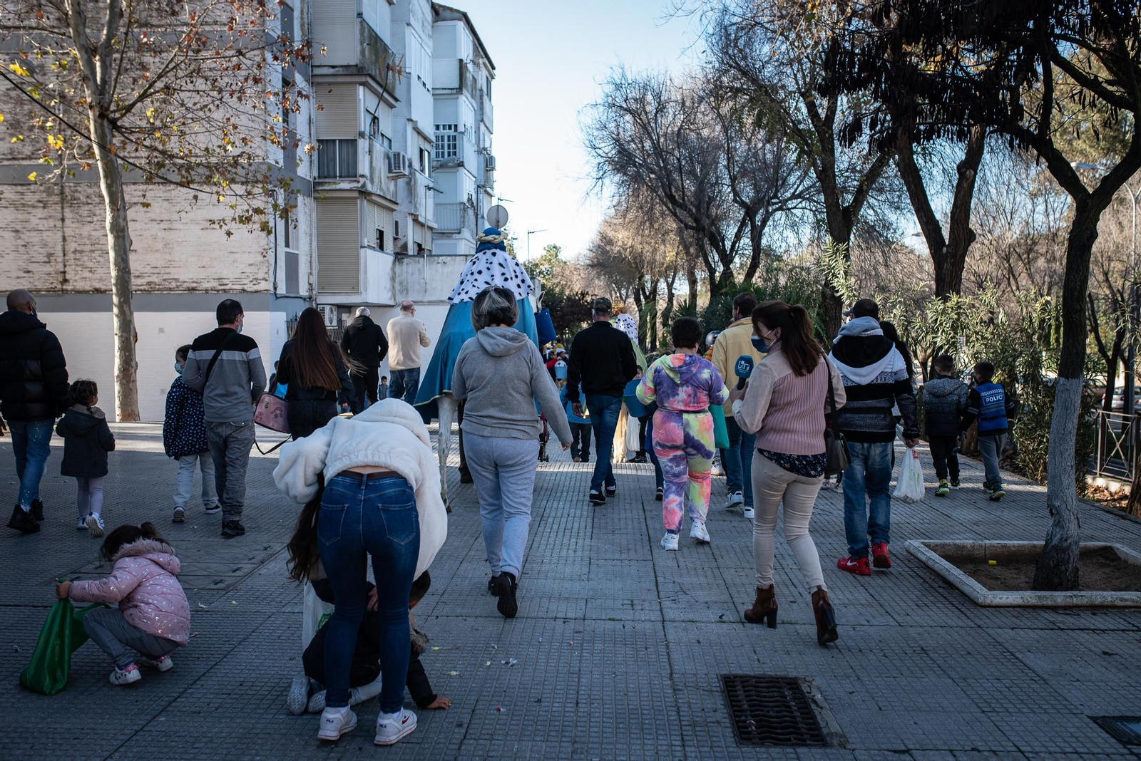 La visita de los Reyes Magos a los barrios de Huelva en imágenes