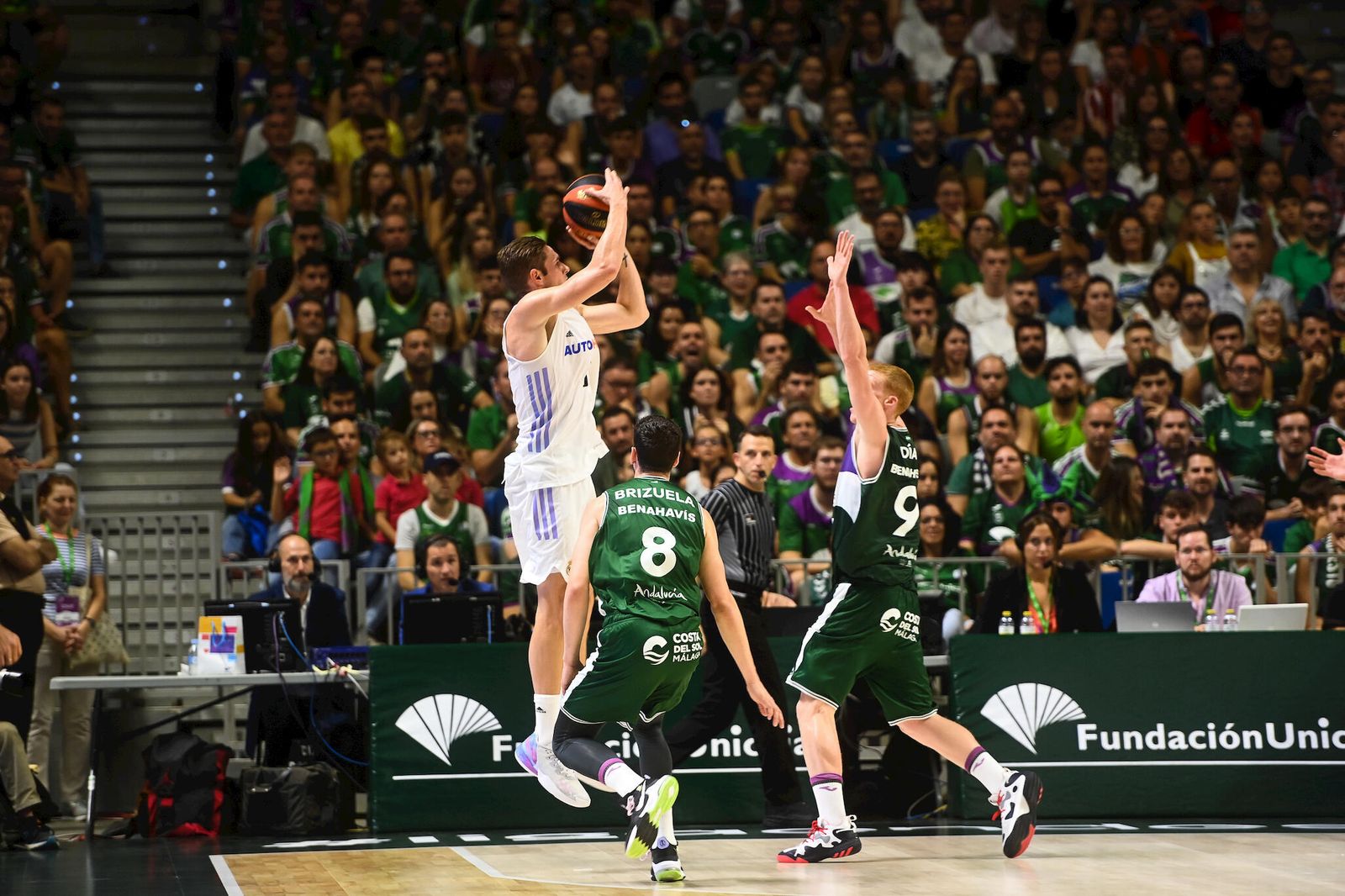 Causeur lanza ante Brizuela y Díaz en la ida.