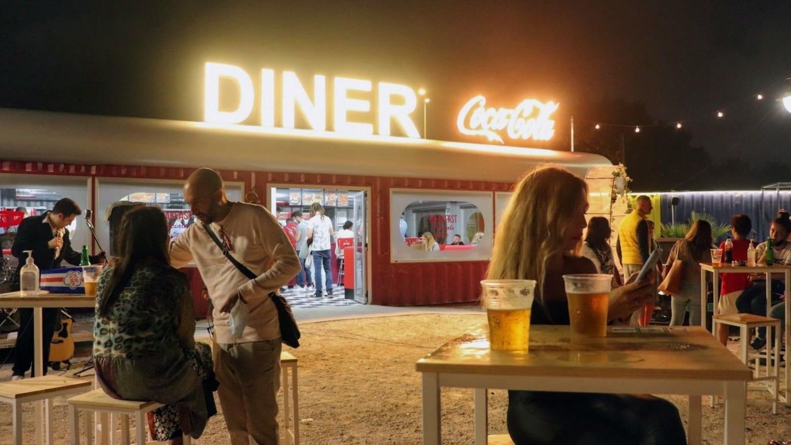 Diner en el autocine de Málaga.