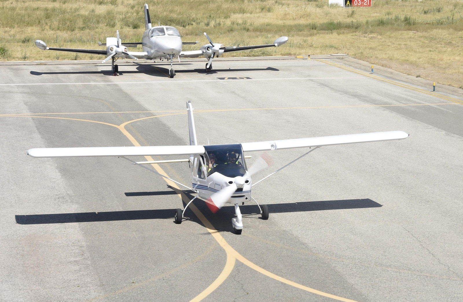 Avionetas estacionadas en el aeropuerto de Córdoba.