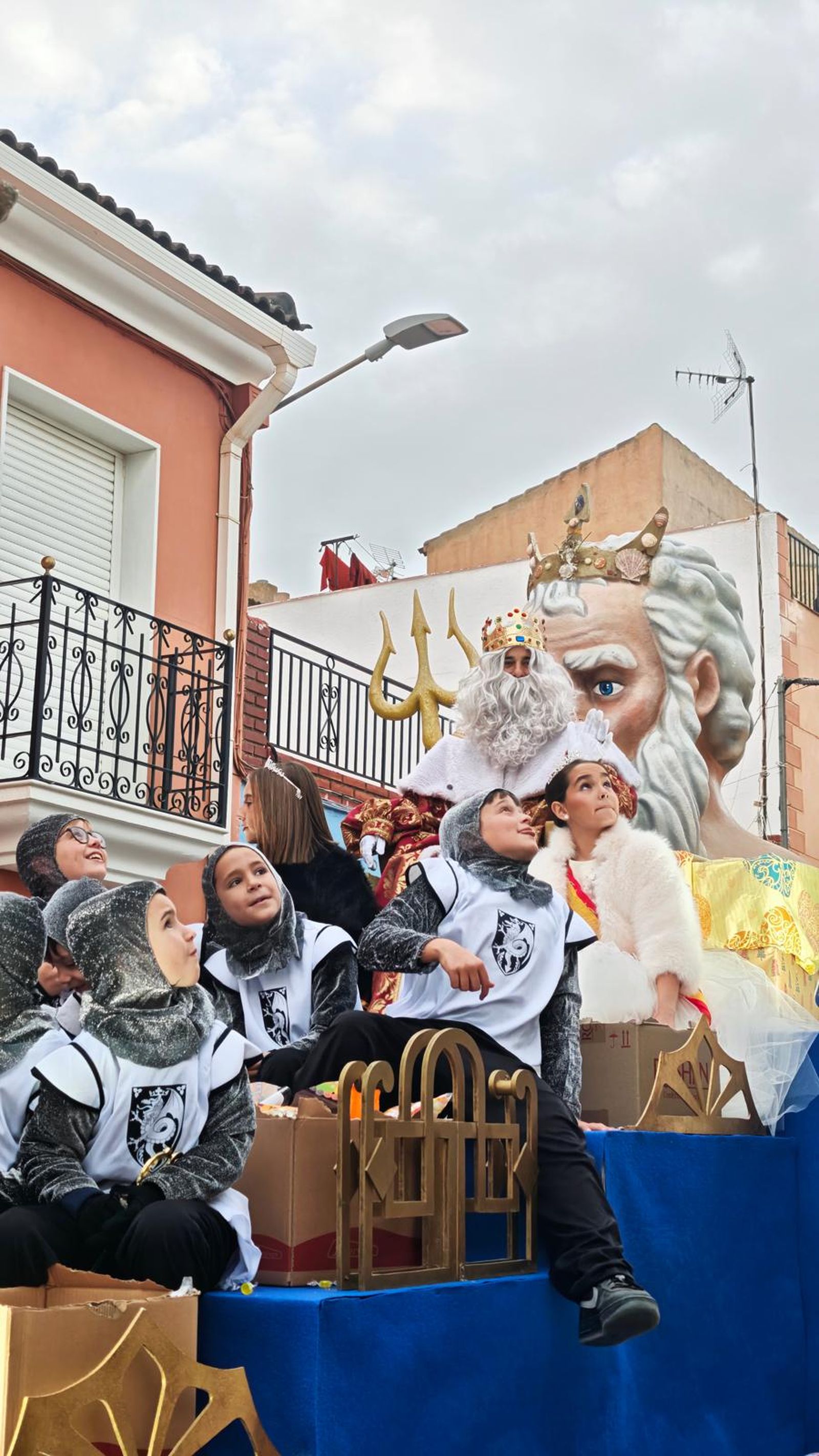 Imágenes de la cabalgata de Albox: los Reyes conquistan llenan de magia las calles
