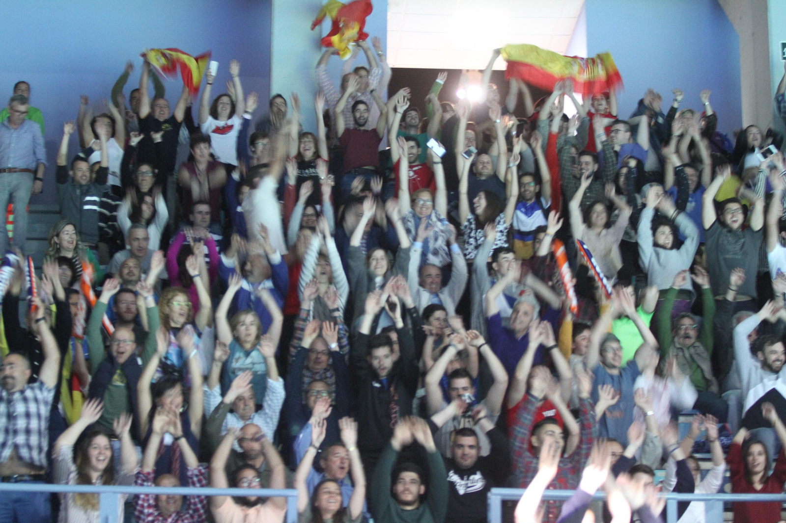 Las gradas del pabellón Carolina Marín se llenaron para ver ganar el oro a la onubense.