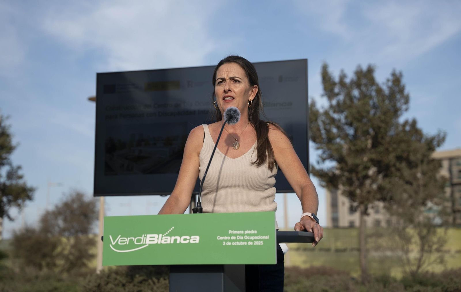 Las imágenes de la primera piedra del centro de día ocupacional Juan Goytisolo de Verdiblanca en Almería