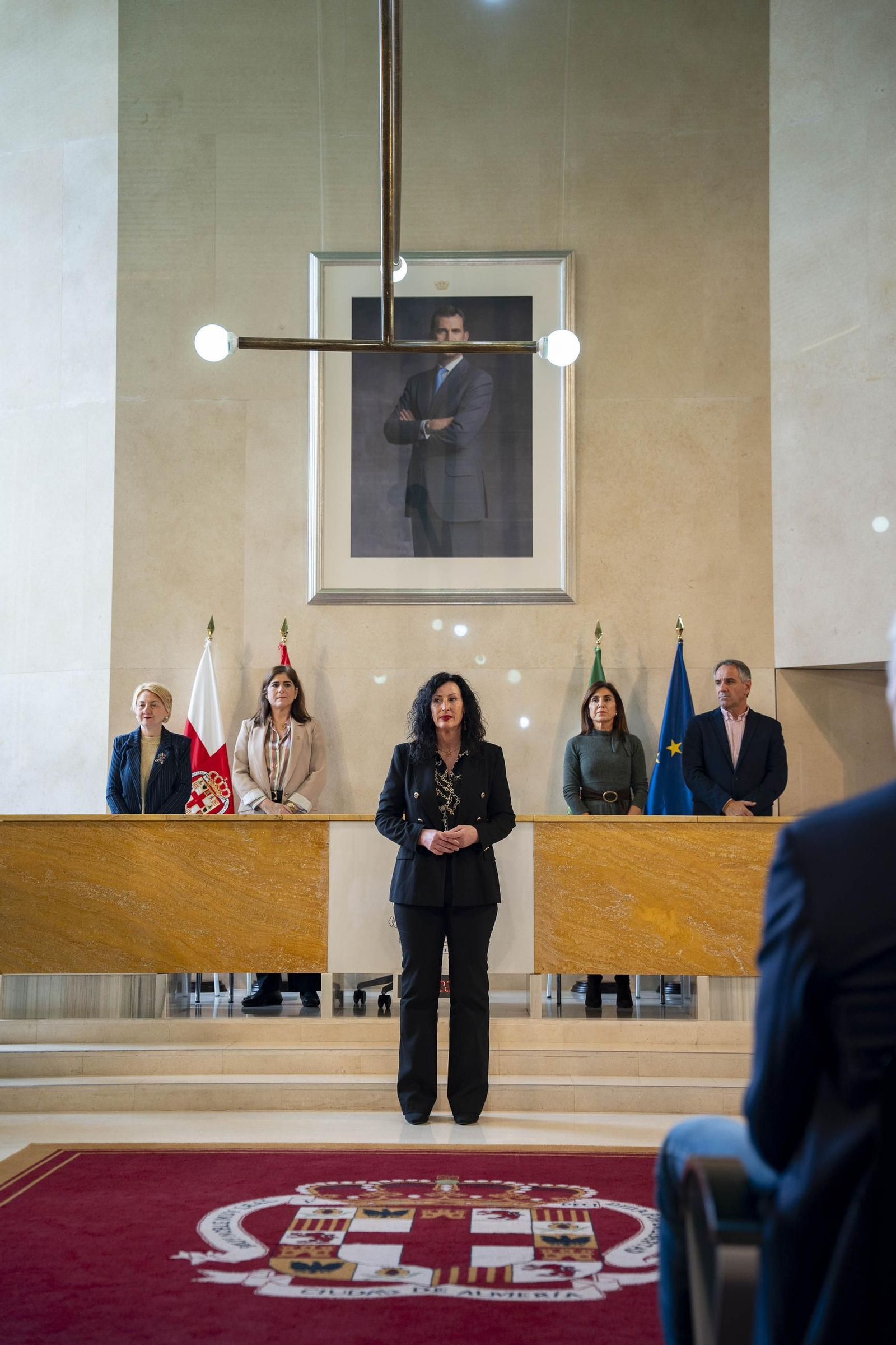 Almería rinde homenaje a su personal municipal con la imposición de los Escudos de Oro