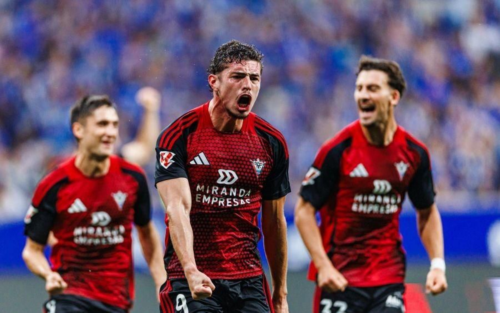 Las fotos del ascenso del Oviedo ante el Mirandés