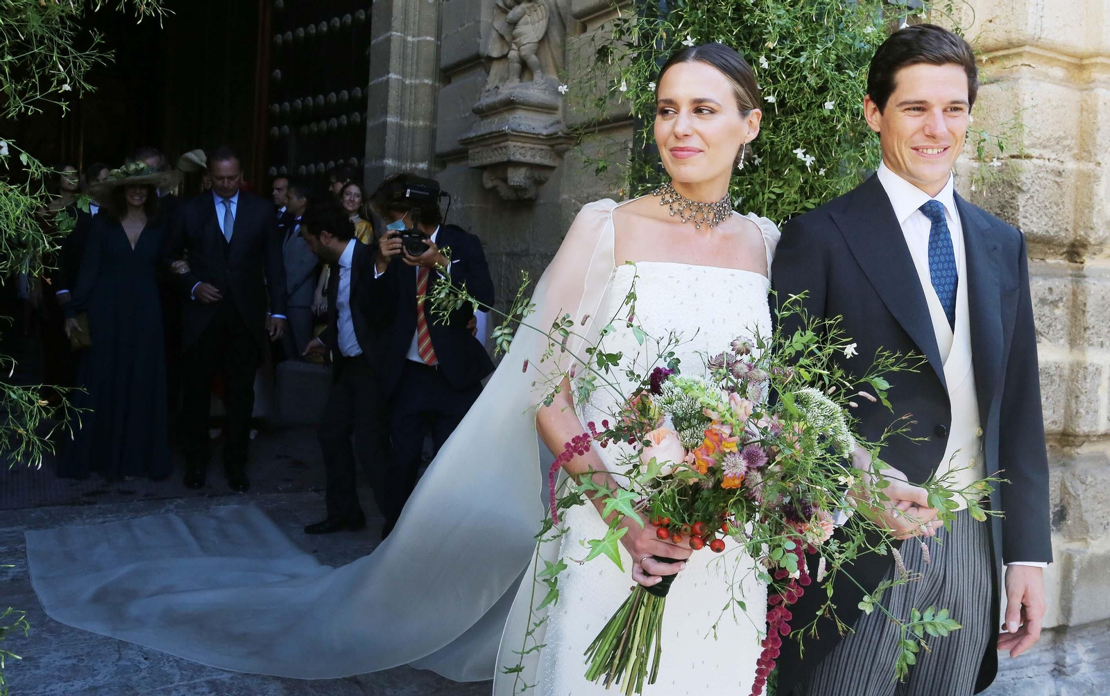 Claudia Osborne y José Entrecanales, tras darse el 'sí quiero' en la jerezana iglesia de San Miguel.