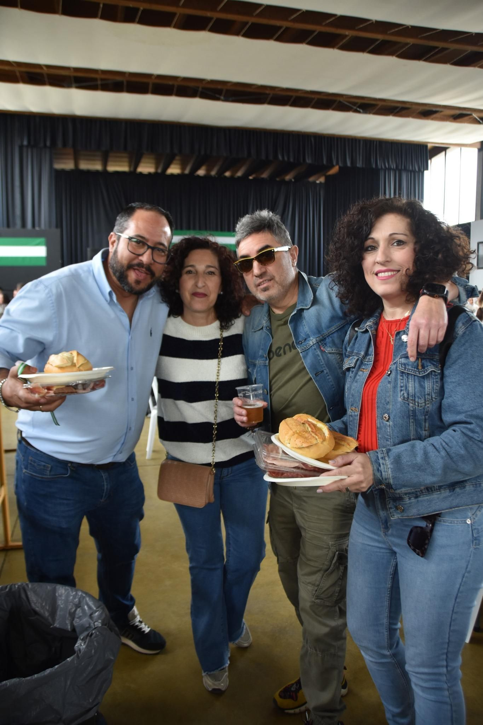 Villa del Río celebra el Día de Andalucía con el reparto de más de 2.000 cantos