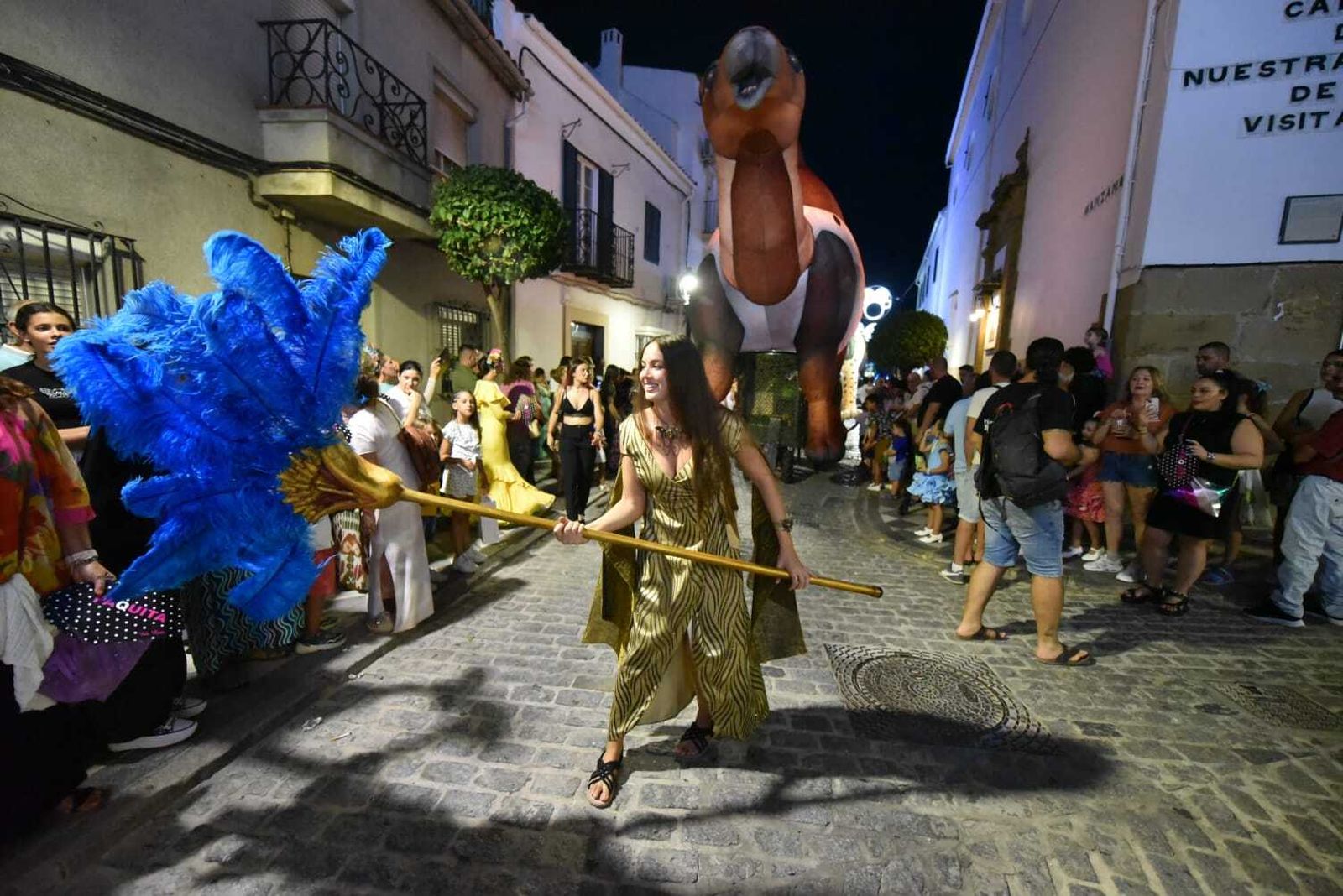 Una de las protagonistas de la cabalgata, con las calles llenas de sanroqueños