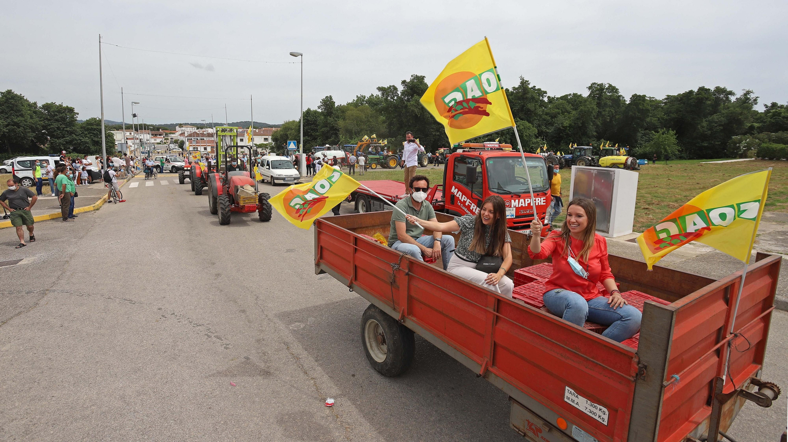 Fotos de la tractorada contra las fotovoltaicas en Castellar