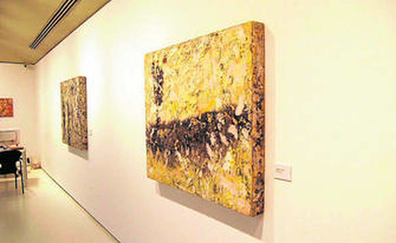 Dos de las obras de Garikoitz en la Galería Tramas.