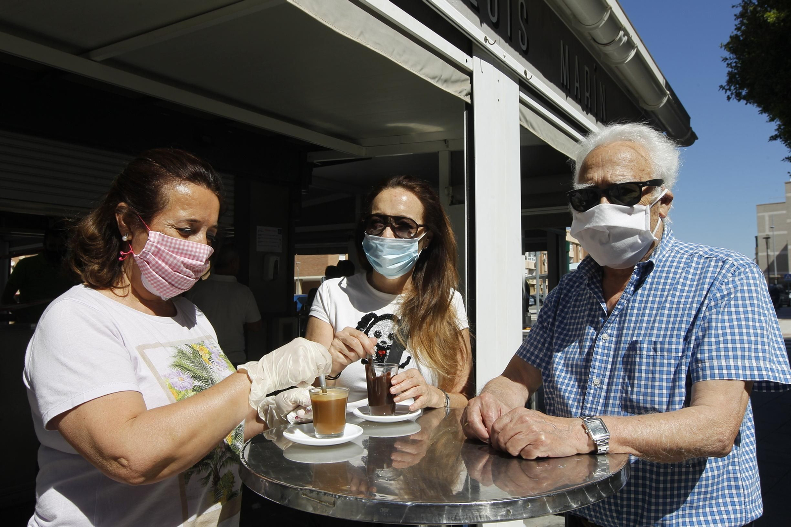 Primer día de apertura de la hostelería en Almería. Coronavirus-COVID-19