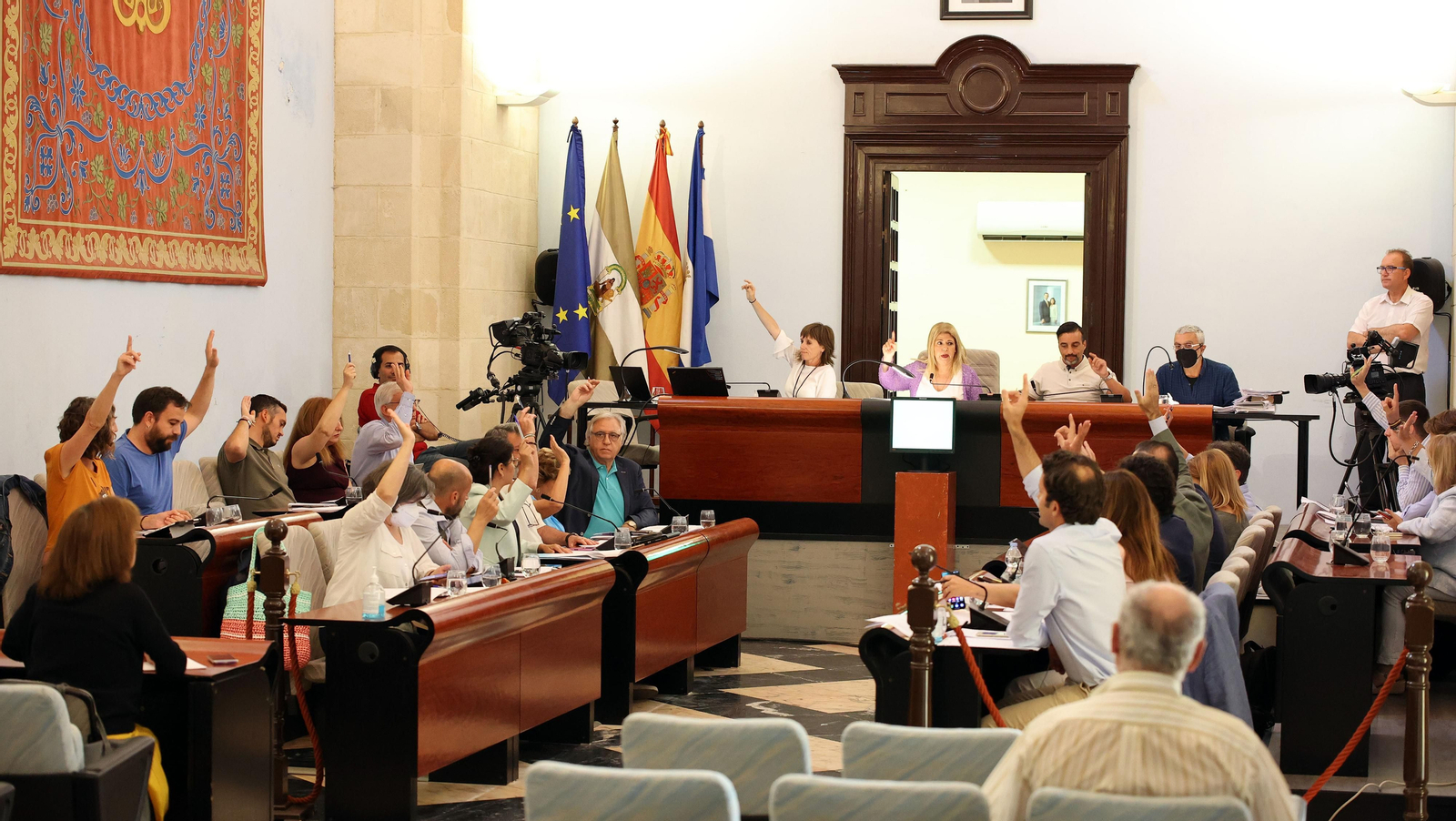 Un instante de la votación de la modificación de las normas urbanísticas.