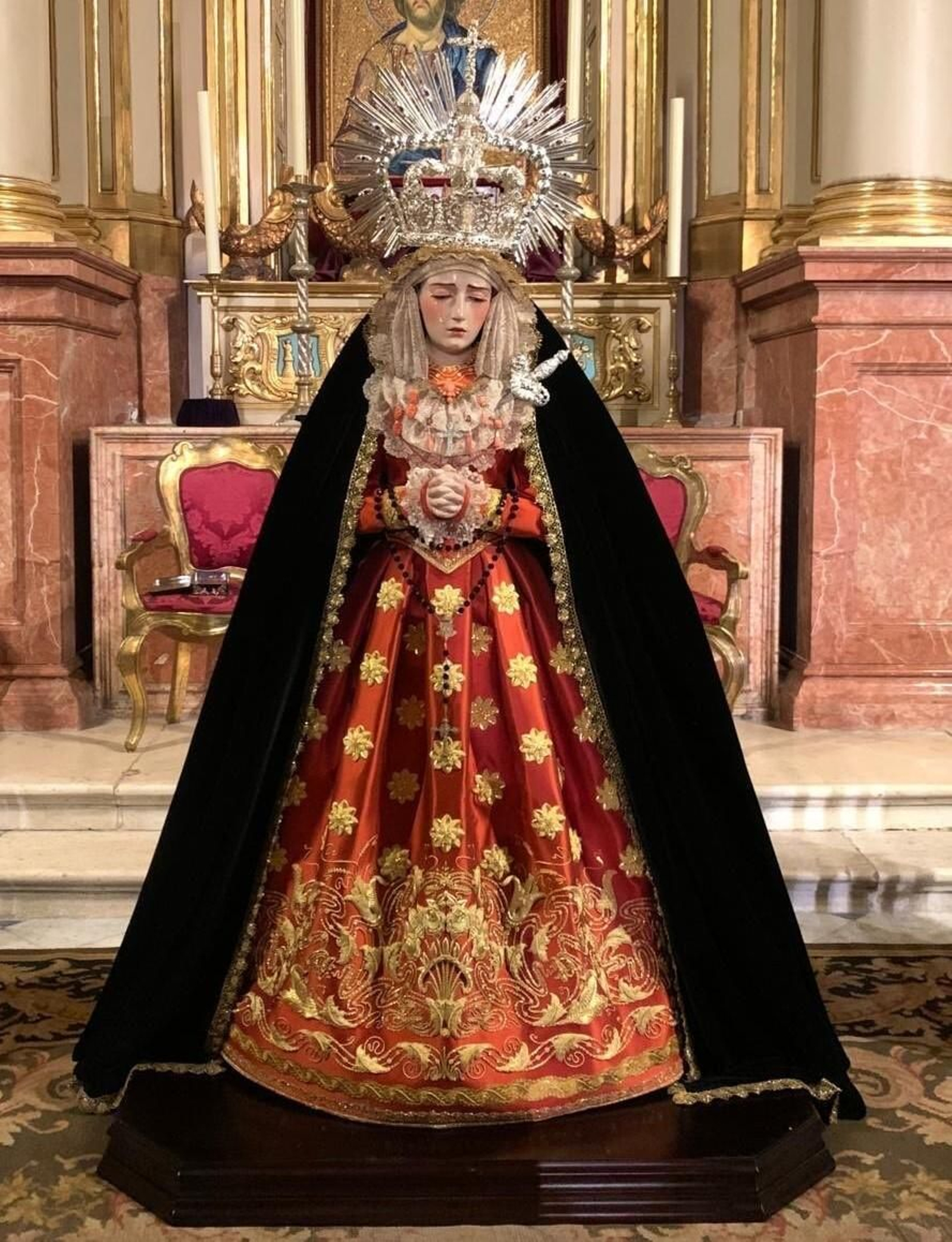 Santa María Madre de la Divina Providencia estrena saya.