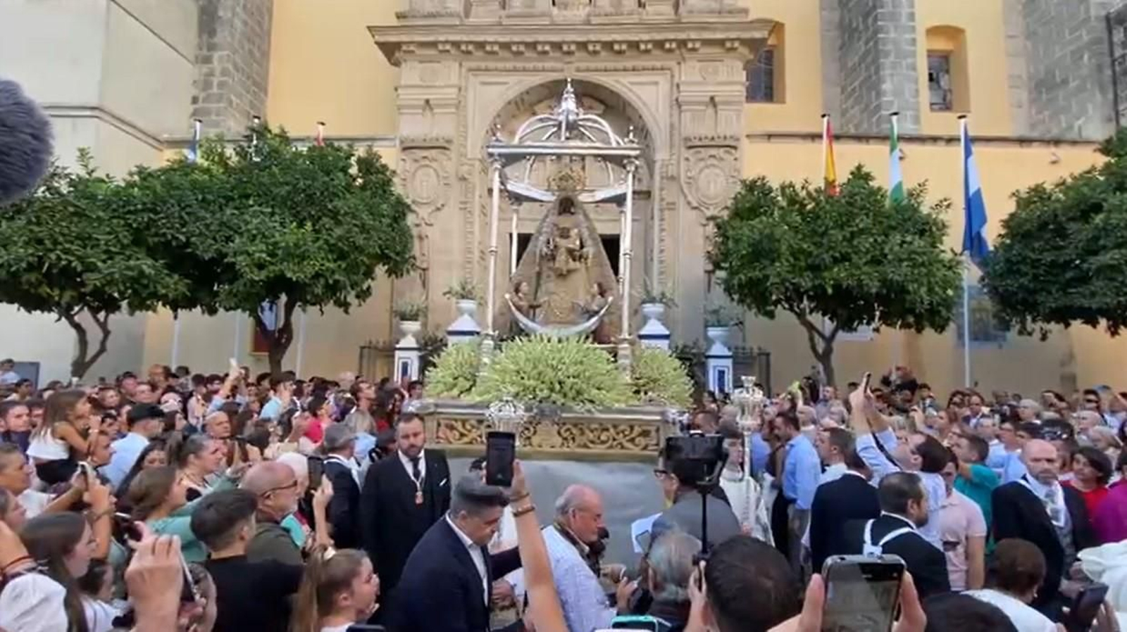 Salida de la Virgen de la Merced en Jerez.